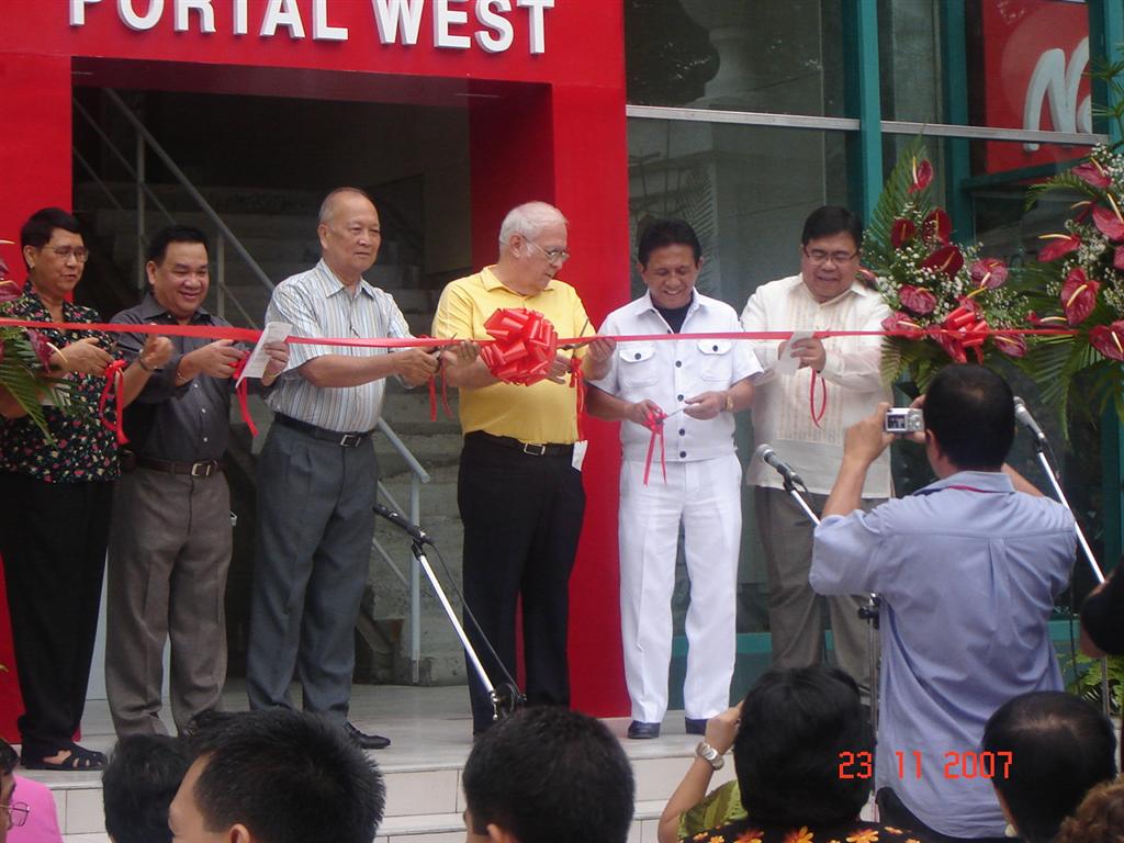 Inauguration of the Portal West building on November 23, 2007 with ribbon cutting led by Pres. Malayang, BOT members, SU administrators and government officials